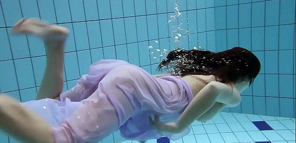 Blackhaired Aneta in the pool
